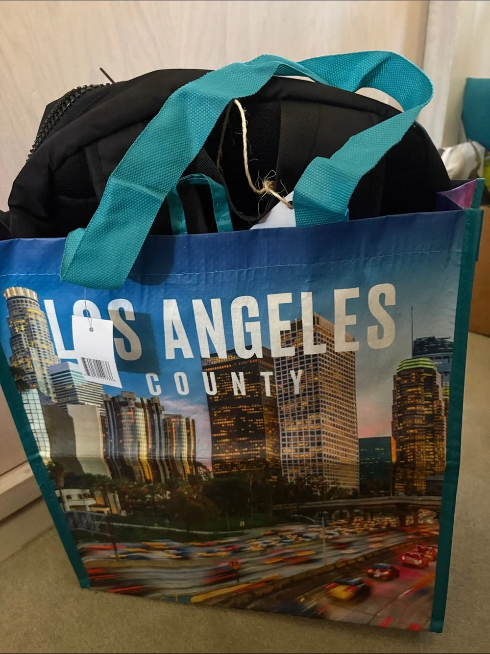 Los Angeles County Scenic Tote Bag in Teal Trim. Poly blend. NWT